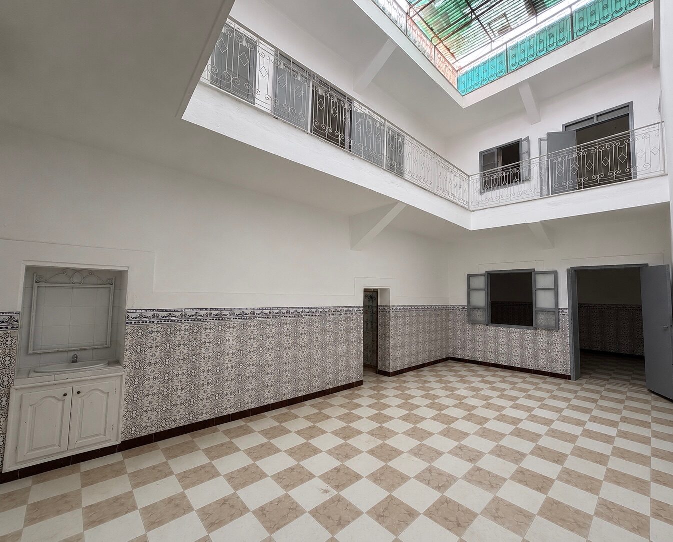 Riad Traditionnel avec deux magasins